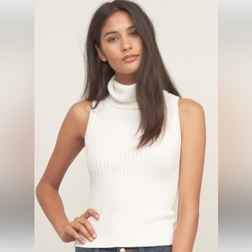 Abercrombie & fitch white ribbed turtleneck sweater tank, size medium